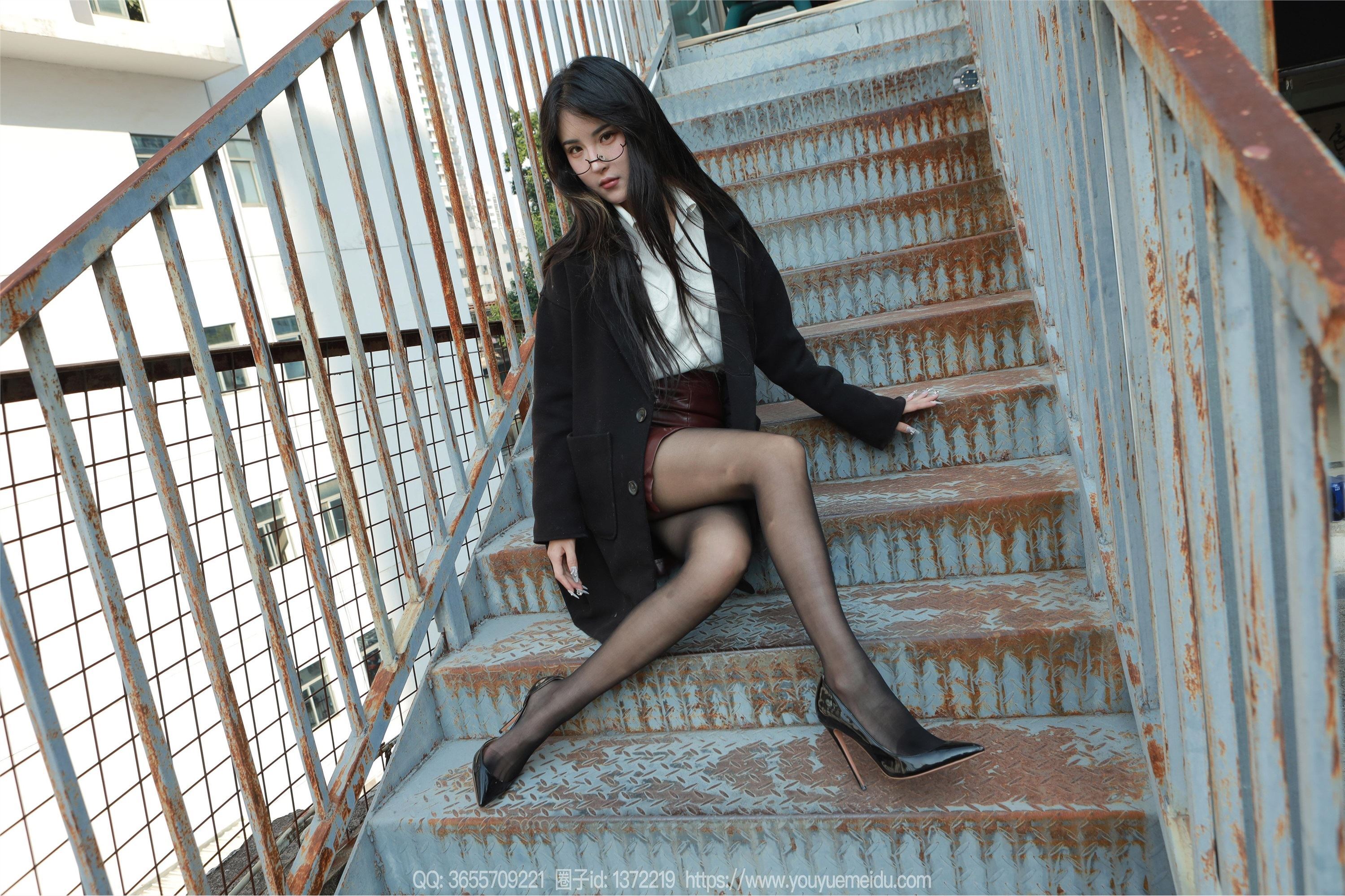 IESS异思趣向  2024.12.22 丝享家 1930 小宝《眼镜美女》